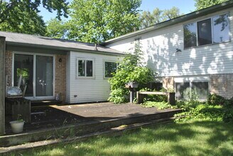 2869 E Eisenhower Pky in Ann Arbor, MI - Building Photo - Building Photo