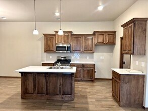 9585 SW 25th St in Oklahoma City, OK - Foto de edificio - Building Photo