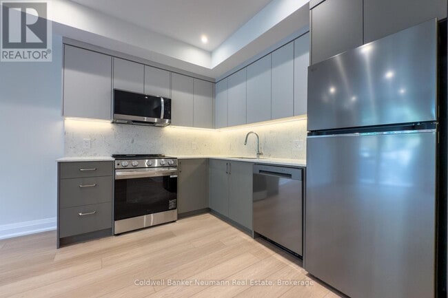 14 Stevenson St N in Guelph, ON - Building Photo - Building Photo