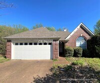 9992 Woodland Bend Cove