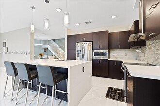 11287 NW 43rd Terrace in Doral, FL - Building Photo - Building Photo