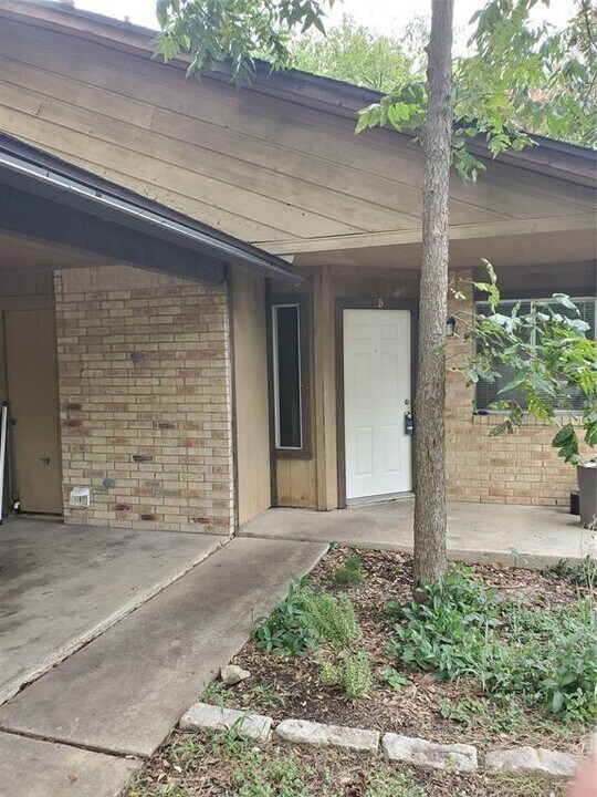 2903 Burning Oak Dr in Austin, TX - Foto de edificio