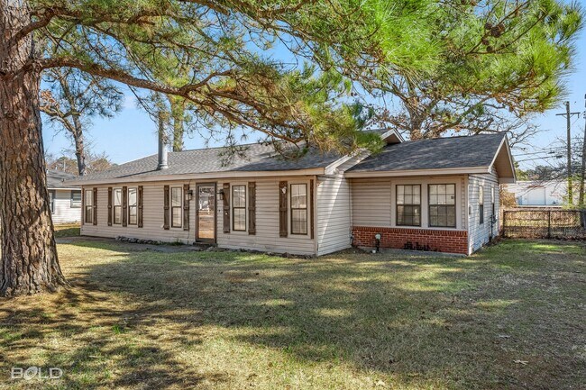1013 Peyton Ave in Benton, LA - Building Photo - Building Photo