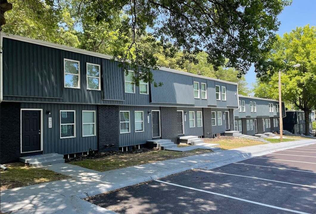 Woodlark Apartments in Kansas City, KS - Foto de edificio