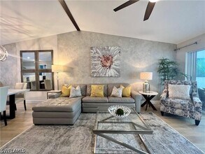 1120 Sarah Jean Cir in Naples, FL - Building Photo - Building Photo