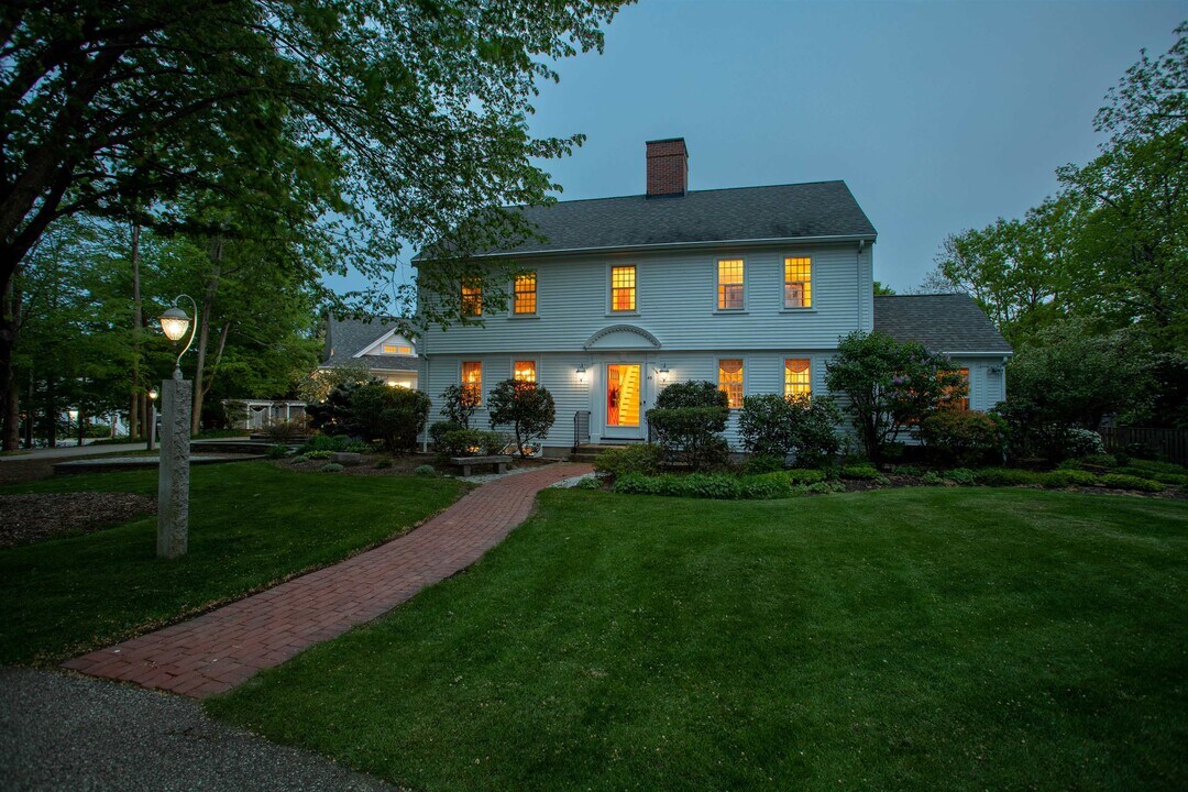 45 Pine St in Exeter, NH - Building Photo