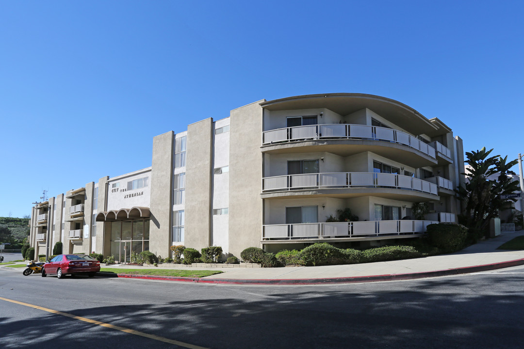 4717 Don Lorenzo Dr. in Los Angeles, CA - Foto de edificio