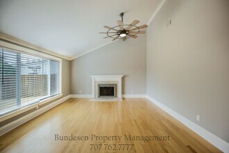 746 Bonnie Ave in Rohnert Park, CA - Building Photo - Building Photo