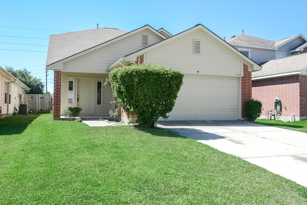 11763 Rolling Stream Dr in Tomball, TX - Building Photo