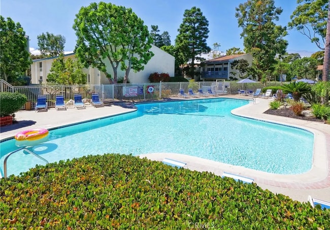 818 Camino Real, Unit 107 in Redondo Beach, CA - Building Photo - Building Photo