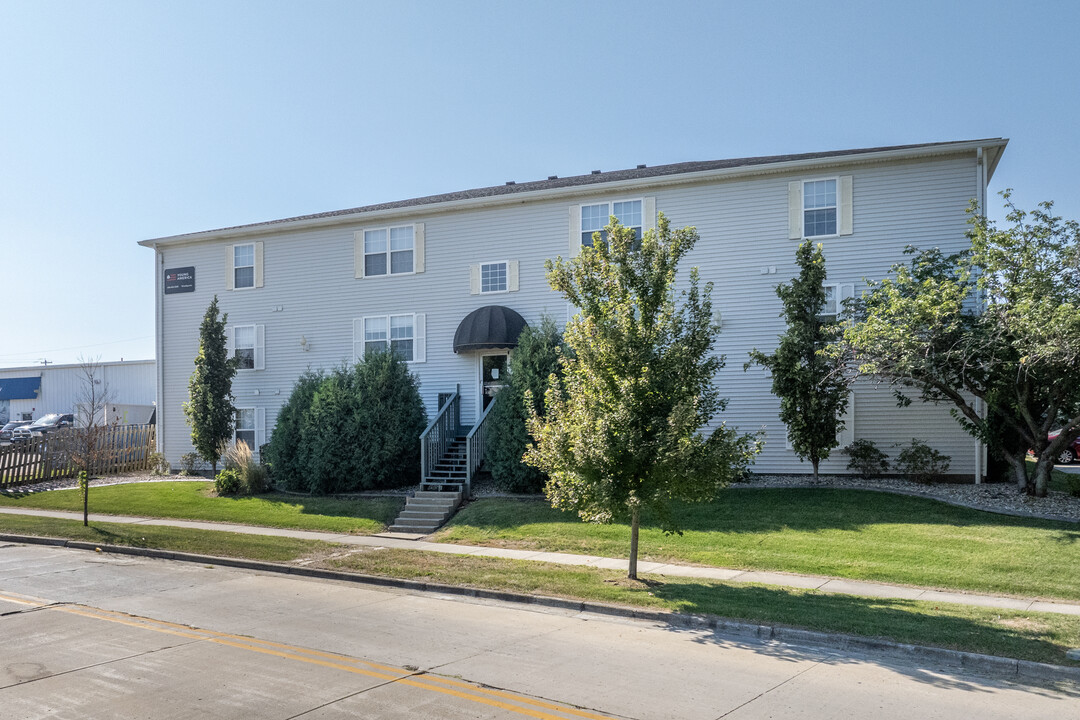 108 Oak Creek Plaza in Bloomington, IL - Building Photo