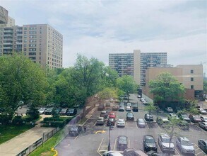 10 Huron Ave, Unit 4R in Jersey City, NJ - Foto de edificio - Building Photo