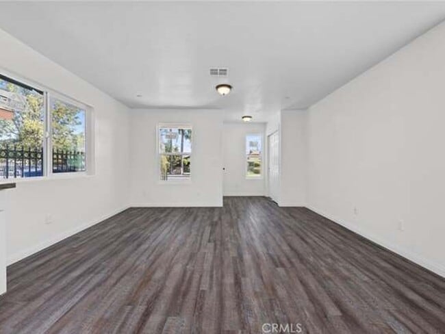 6 S Owens St in Bakersfield, CA - Building Photo - Building Photo