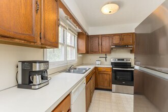 1124 Mountain View Dr in Harrisonburg, VA - Building Photo - Building Photo