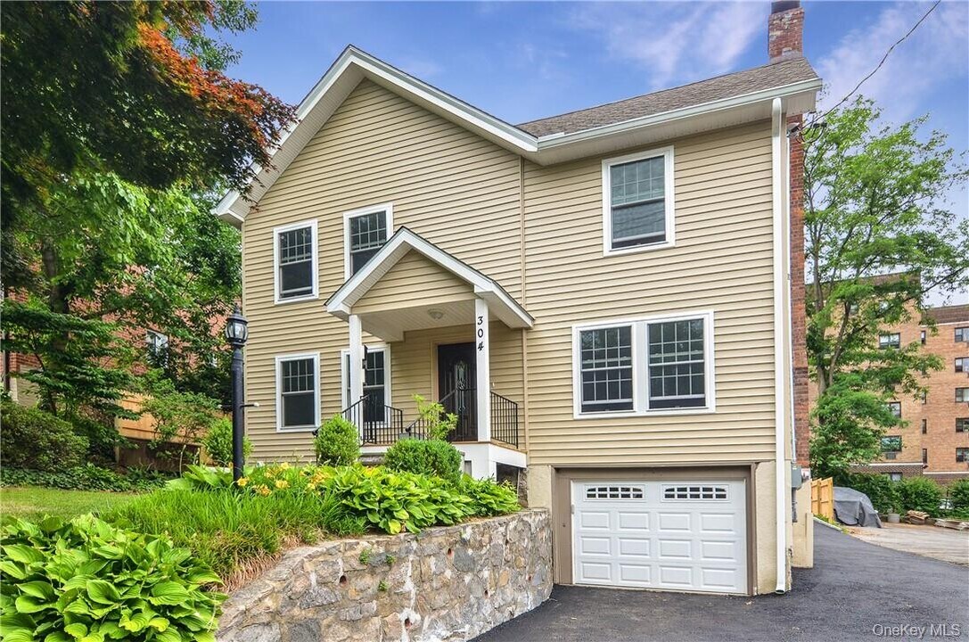 304 Battle Ave in White Plains, NY - Building Photo