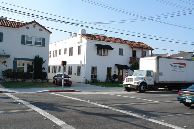 710-712 E Chevy Chase Dr in Glendale, CA - Foto de edificio - Building Photo