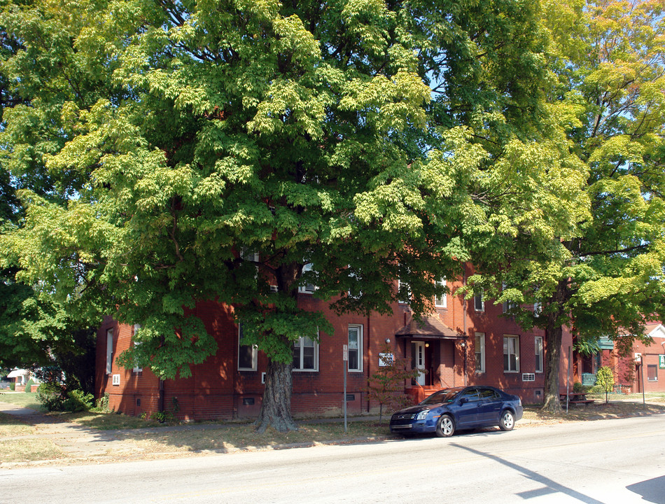 402 7th Ave in Huntington, WV - Building Photo