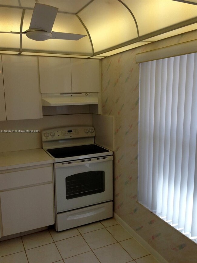 6070 NW 64th Ave in Fort Lauderdale, FL - Building Photo - Building Photo