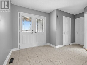 367 Salisbury Ln in Newmarket, ON - Building Photo - Building Photo