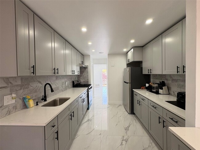 1041 E 80th St in Brooklyn, NY - Building Photo - Building Photo