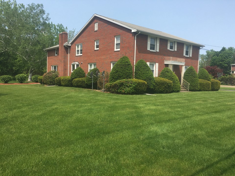 A1 Properties in East Windsor, CT - Foto de edificio