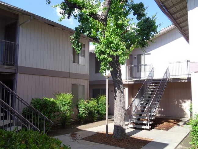 Bengston Apartments in Fresno, CA - Building Photo - Building Photo