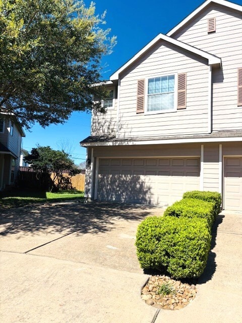 6159 Morningshire Ln in Houston, TX - Foto de edificio - Building Photo