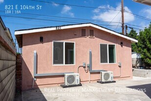 821 E 104th St in Los Angeles, CA - Building Photo