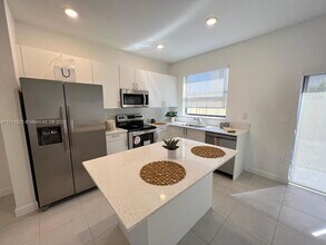 11846 SW 246th Ln, Unit AUCMWQ in Princeton, FL - Building Photo - Building Photo