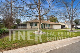 2407 Sandringham Rd in Sacramento, CA - Building Photo - Building Photo