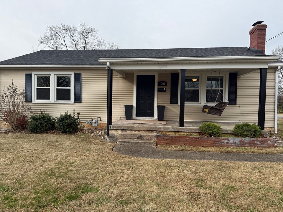 1201 Cabell Dr in Bowling Green, KY - Building Photo