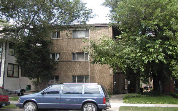 7629 N Rogers Ave in Chicago, IL - Building Photo