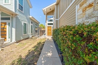 1406 Casa Dr in Austin, TX - Building Photo - Building Photo