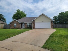1303 East Ken Leach Court in Siloam Springs, AR - Building Photo