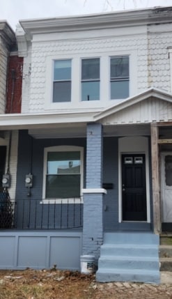 property at 805 W 5th St