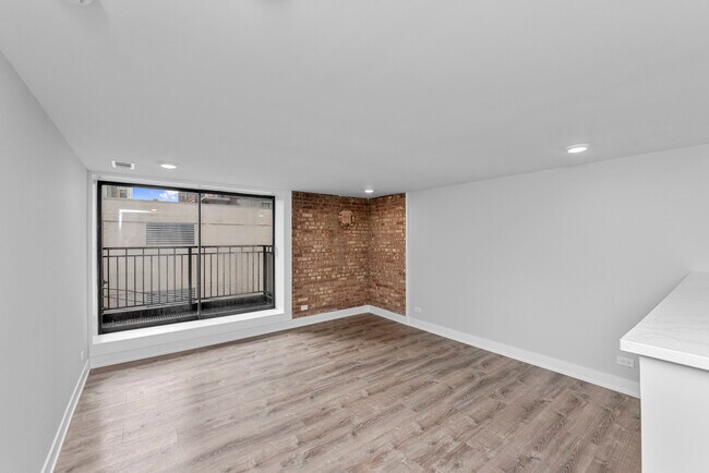 1225 N La Salle Dr, Unit 402 in Chicago, IL - Building Photo - Building Photo