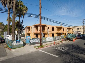 7117 Waring Ave in Los Angeles, CA - Building Photo - Building Photo