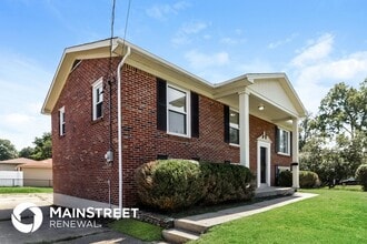 8413 Smithton Rd in Louisville, KY - Building Photo - Building Photo