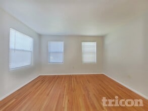 342 Camellia Way in Modesto, CA - Building Photo - Building Photo