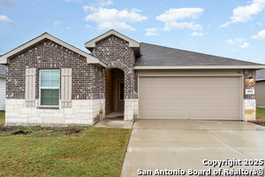 392 Pebble Bend in Canyon Lake, TX - Building Photo - Building Photo