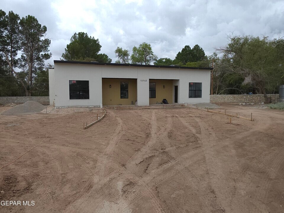 12742 Acevedo Dr in San Elizario, TX - Building Photo