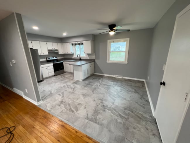 615 Sunny Ln