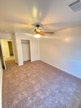 13122 Ridgeway Meadows Dr in Bakersfield, CA - Building Photo - Building Photo