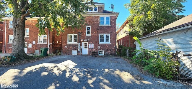 914 Beaconsfield Ave in Grosse Pointe Park, MI - Building Photo - Building Photo