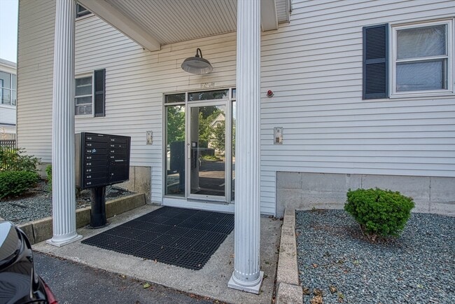 1392 Main St in Brockton, MA - Building Photo - Building Photo