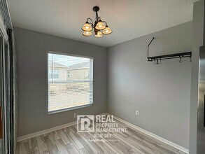 5238 Gato Del Sol Cir in Zephyrhills, FL - Building Photo - Building Photo