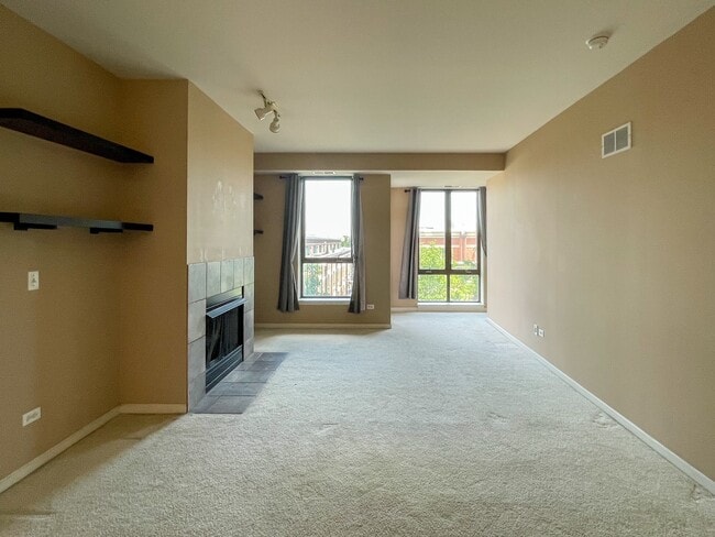 343 W Old Town Ct, Unit 407 in Chicago, IL - Building Photo - Building Photo