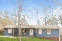 439 Kristie Cir in Powder Springs, GA - Foto de edificio - Building Photo