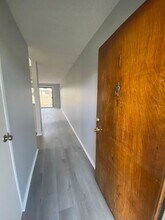 1039 in Signal Hill, CA - Building Photo - Interior Photo