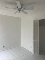 57 Peachtree Pl in Boynton Beach, FL - Building Photo
